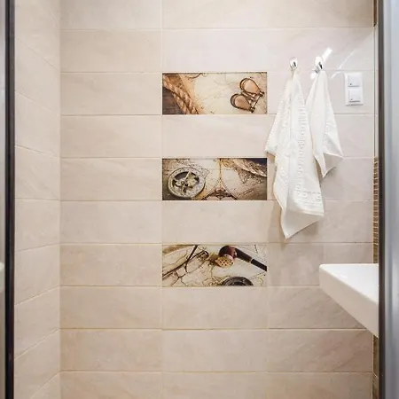 Bpr Robinia Downtown Budapest