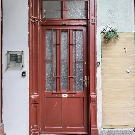 Bpr Robinia Downtown Apartment