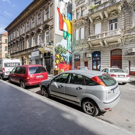 Bpr Robinia Downtown Apartment *